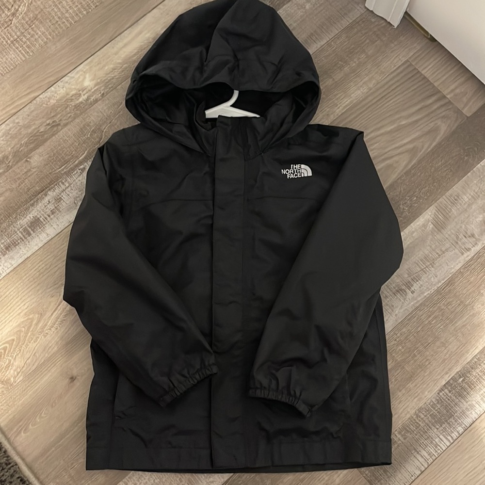 Spring coat! Good condition. No rips or snags.